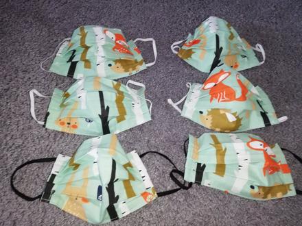 Rúško pre dospelých vzor zvieratká v lese, 