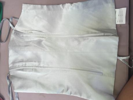 Korzet rôznej farby,