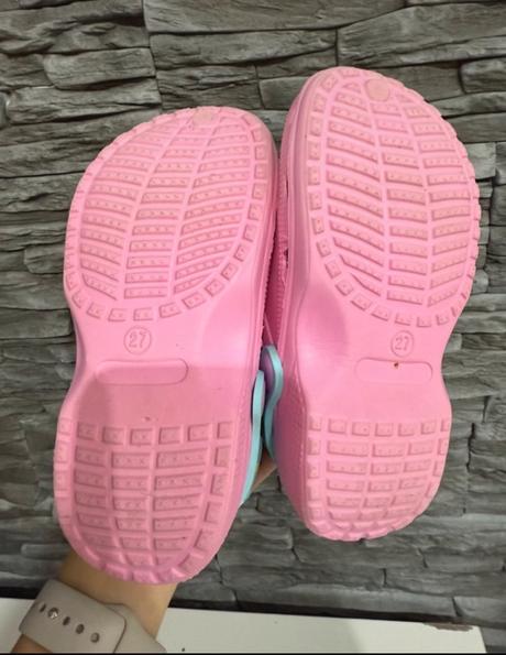 Gumené šľapky, 27