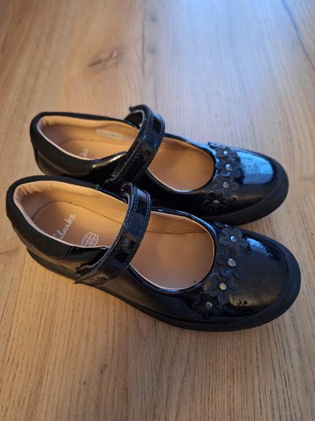 Školské sandale, clarks,32