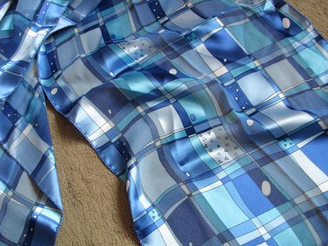 Modrý vzorovaný šál - šatka,