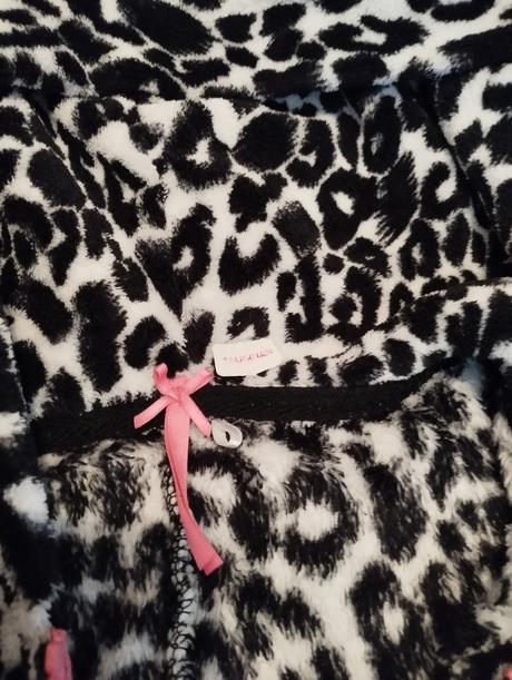 Teplejsi overal, next,134