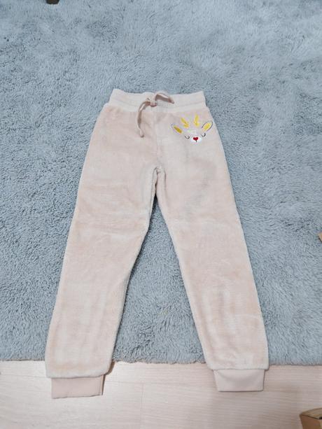 Vyteplene béžové úžasné tepláčiky na 110/116, 110