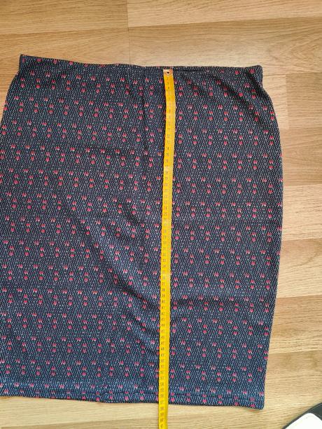 Dámska sukňa, 44