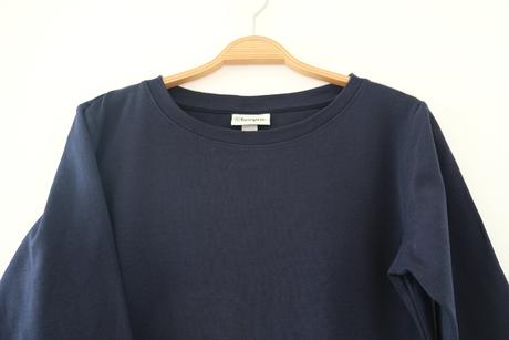 Tmavomodré tričko, 38