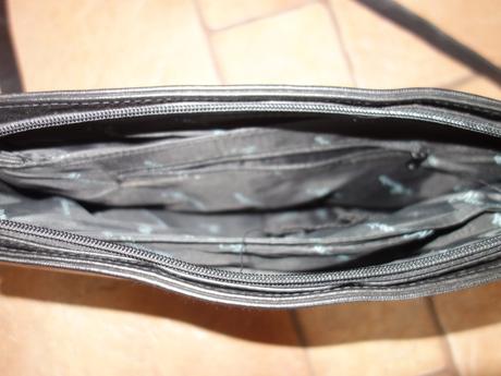 Cierna crossbody kabelka,