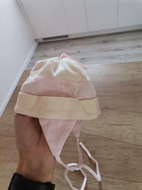 Dievčenska čiapka so snurkami, 62