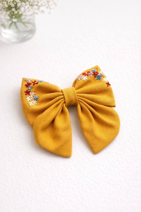 Ručne vyšívaná mašla do vlasov na sponke, 