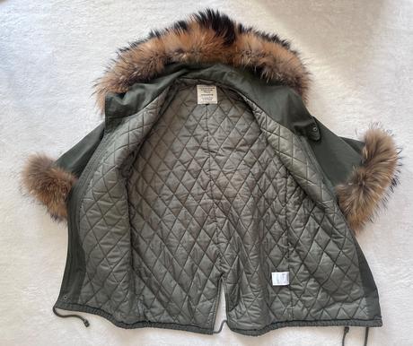 Štýlová khaki parka s kožušinovým lemovaním, s