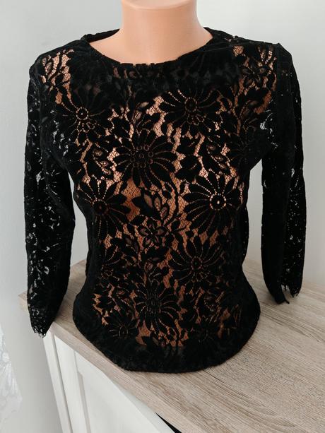Úžasny luxusny krajkový top, sadne na s,m, m