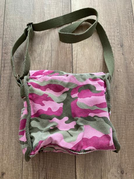 Crossbody taska zn. c&a,