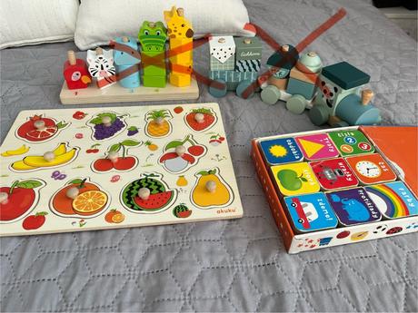 Drevena vkladacka a prve knizky, 