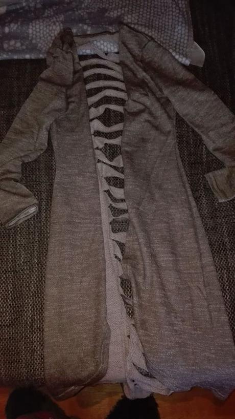 Cardigan ripped, s