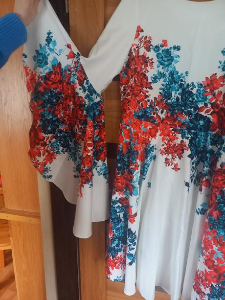 Extravagantné elegantné prekrasne saty, xl