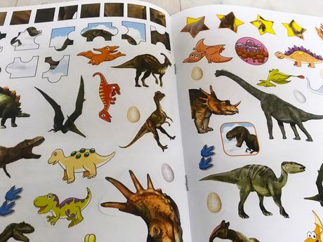 Dinosaury - aktivity s nálepkami,