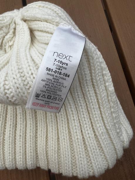 Next čiapka s bombuľkami 7-10r., next,140