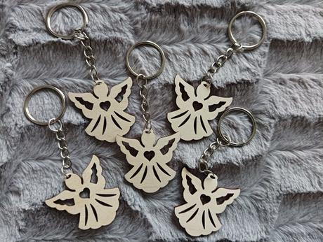 Drevené kľúčenky anjelik, 