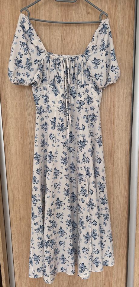 Biele šaty s modrými kvietkami, l
