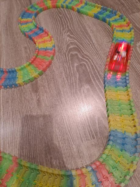 Autodráha + 3 svietiace autíčka, 