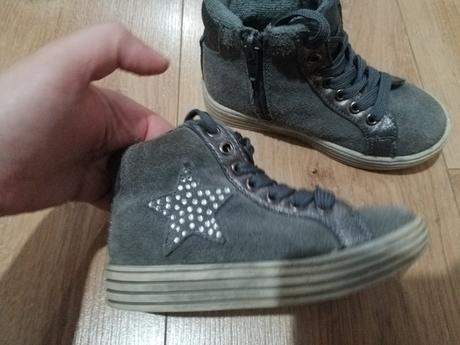 Semišove topánky, 25