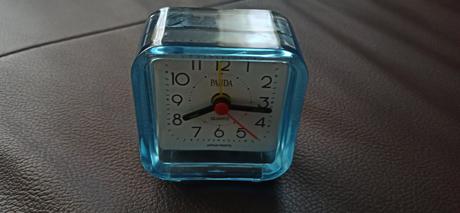 Retro budík quartz,