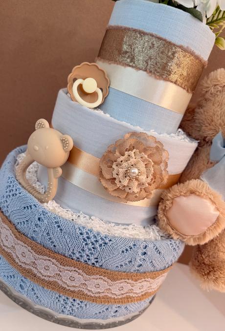Elegantná plienková torta vo vintage štýle, 