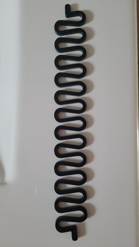 Pomôcka na vytvaranie ucesov,