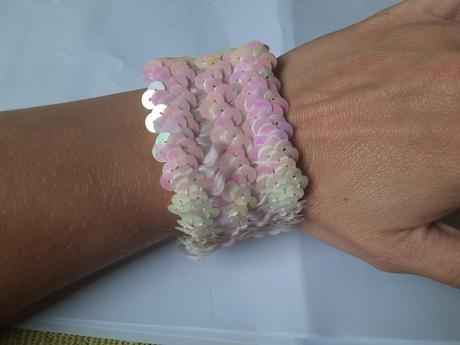 Dámske a dievčenské náramky,