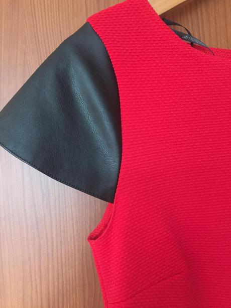 Šaty s koženkovými rukávmi, atmosphere,38