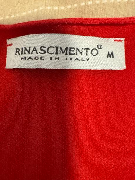 Krásny červený top, 38