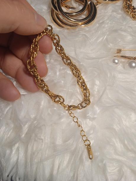 Náušnice, náramky, brošňa,