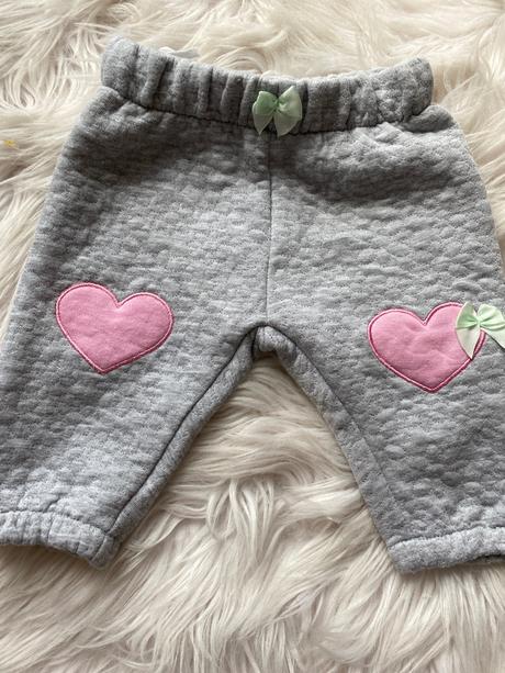 Teplaky so srdieckmai, 50