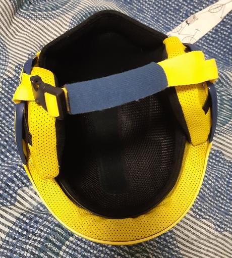 Prilba na lyze, korcule..., xs