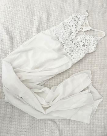 Krasne biele saty, s