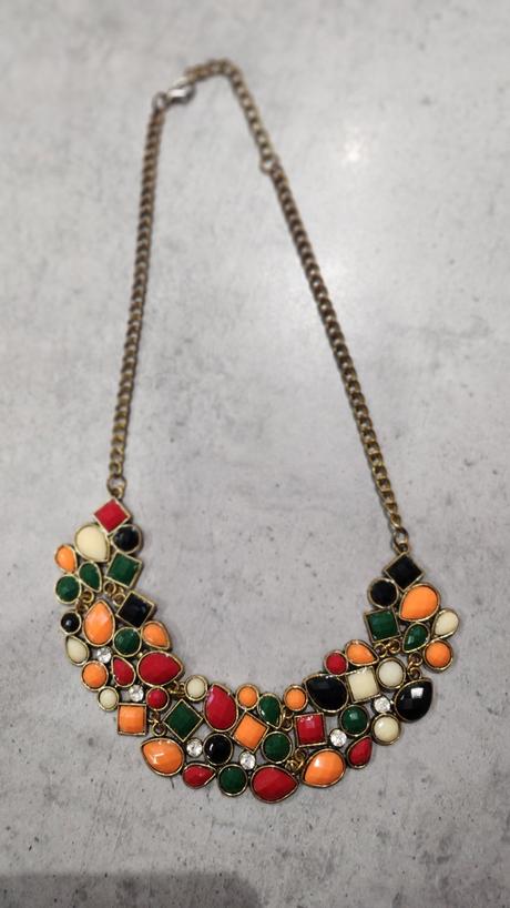 Pestrofarebný náhrdelník,