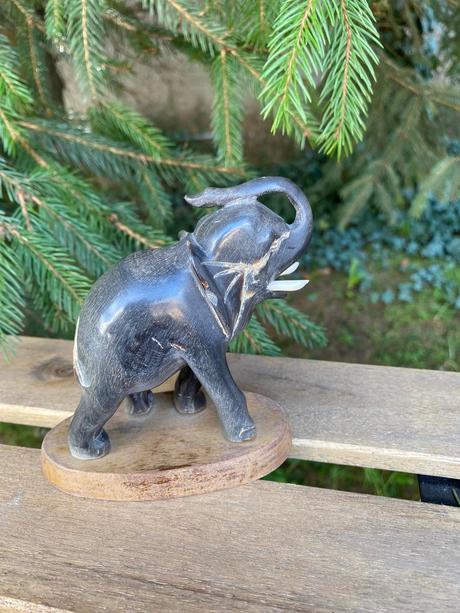 Soška slona ( pre šťastie ),