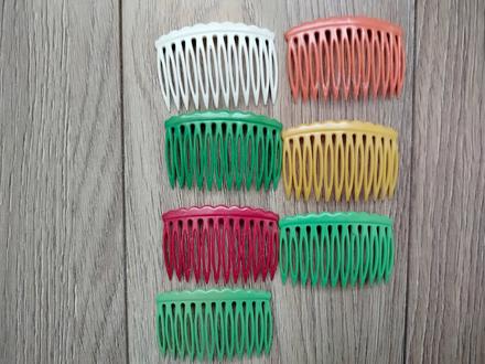 Farebné plastové hrebeňové sponky do vlasov,