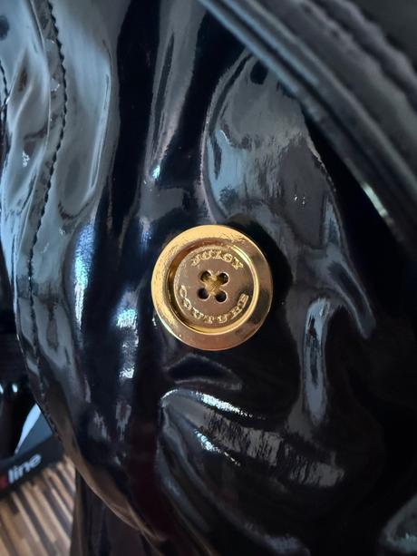 Lesklá bunda na gombíky juicy, s