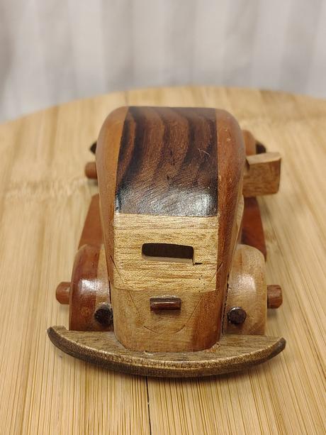 Umelecký vintage drevený model vw beetle 90. roky,