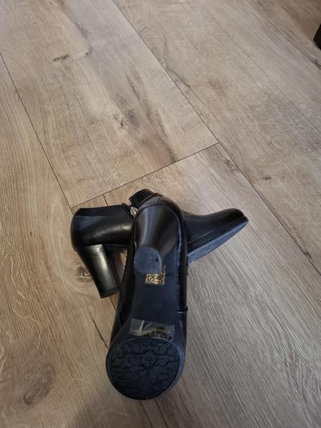 Kotnikove topanky, 37