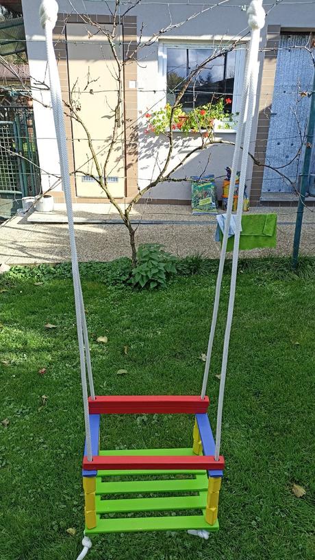 Farebná drevená hojdačka, 