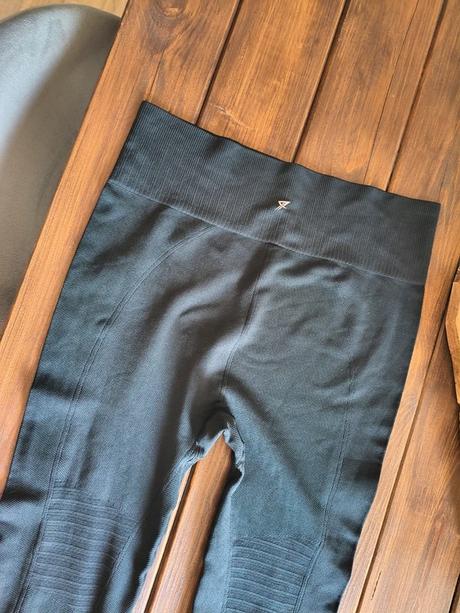 Work out čierne jednoduché športové legíny m-l, m