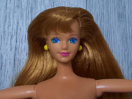 Barbie midge s náušnicami 1993,