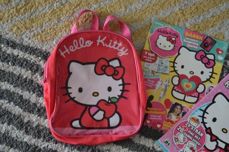 Ruksačik hello kitty, vymalovánky, časopis,