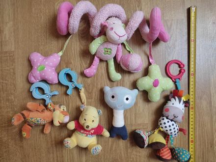 Rozne hracky na kocik, hrkalky a ine, 