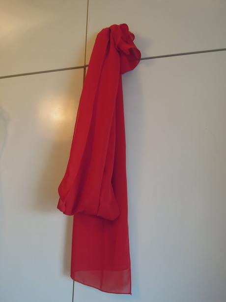 Spoločenské šaty so štólou, 38