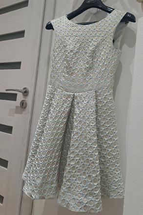 Brokátové šaty, 34