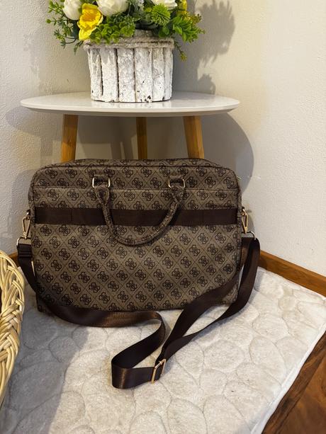 Guess taška na notebook,