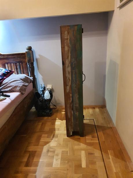 Dve krásne drevené kúpeľňové skrinky, 