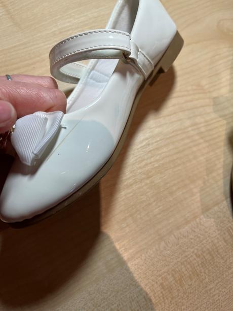 Topánky na prve sv. prijímanie, 31